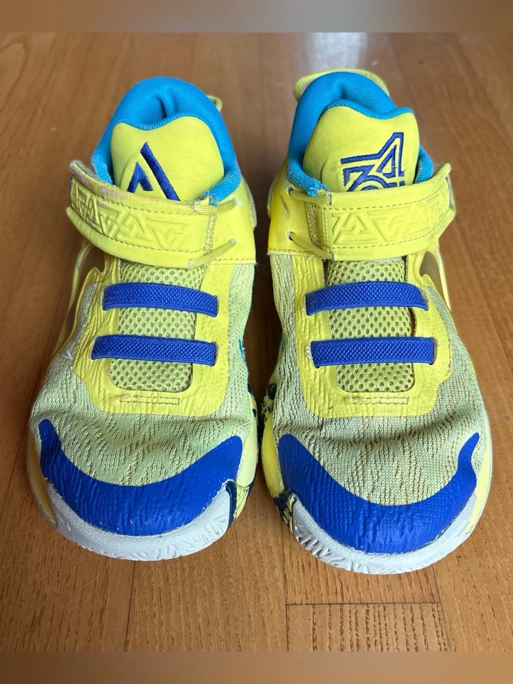 Nike Giannis Immortality 2 Basketball Shoes Sneakers Yellow Blue Boys Sz 1.5Y